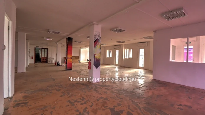 Office space of 371.61 m² 