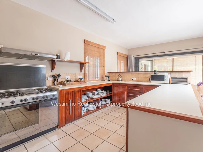 3-bedroom renovated house with office for rent in La Preneuse