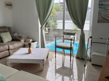 6 Bedroom Villa