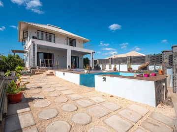 4 Bedroom Villa