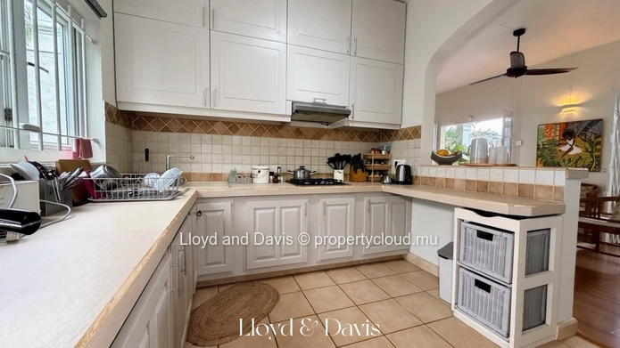 Charming Tropical Artist's Villa Available for Rent