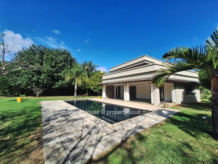 Villa PDS de 497 m² avec piscine à vendre à Rivière Noire