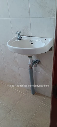 Creve Coeur - 1st Floor 2 bedroom furnished apartment close to Motorway