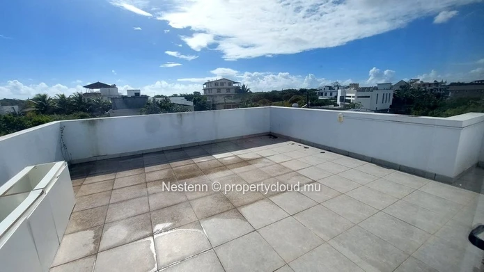 Commercial space for rent in Mon Choisy – Prime location near the golf course