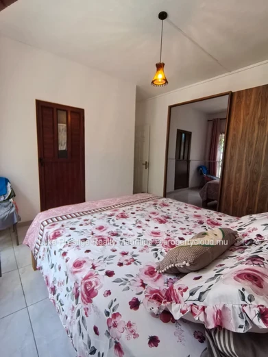 Appartement meublé 3 chambres en rez-de-chaussée à Mont Choisy – 10 minutes à pied de la plage  Rs 45 000 par mois | ...