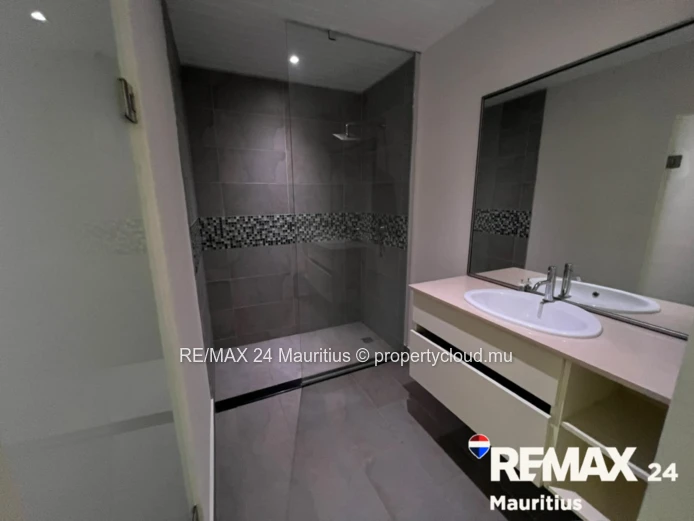 FOR SALE - 3 Bedroom Apartment, Cape Bay