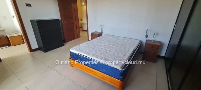 Central 2 bedroom apartment with swimming pool