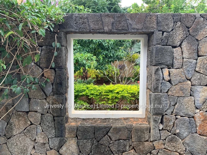 FOR SALE — EXCEPTIONAL VILLA 400 m² living space 3200 m² wooded grounds | TAMARIN GOLF COURSE0 m2 on TAMARINA GOLF! i...