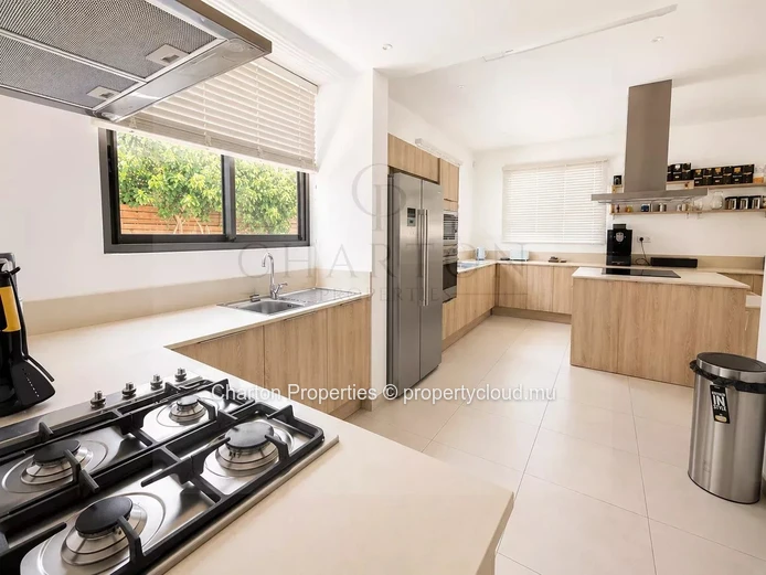Villa contemporaine de 3 chambres avec vaste jardin paysager et piscine privée au cœur du Nord de l'Île Maurice