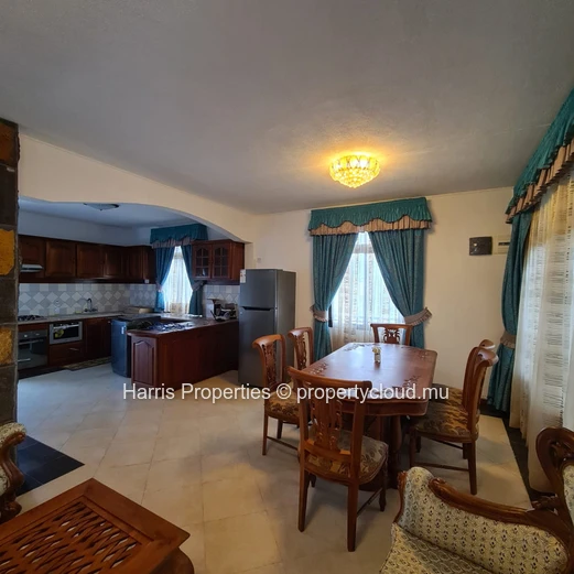 Bel appartement en premier etage à louer à Pointe aux Biches