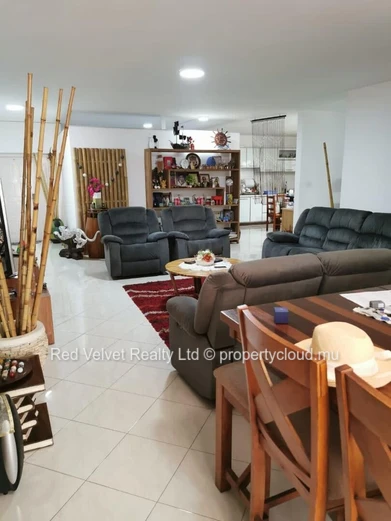 Spacieux appartement de 4 chambres à vendre à Sodnac, Quatre Bornes