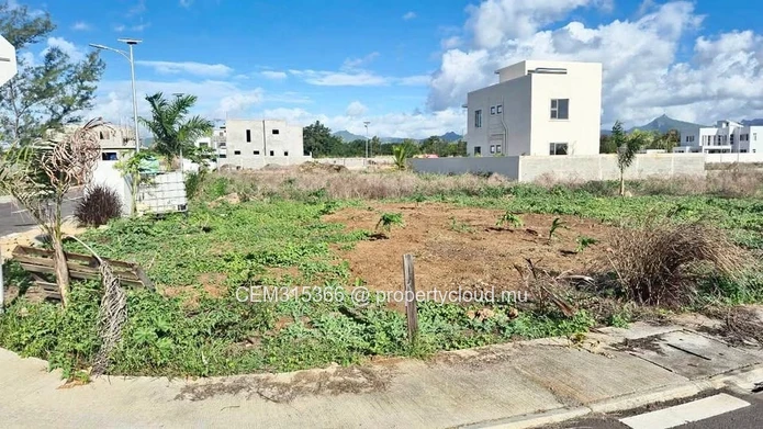 9.65 Perches Residential Land for Sale – Résidence Greenpark, Balaclava