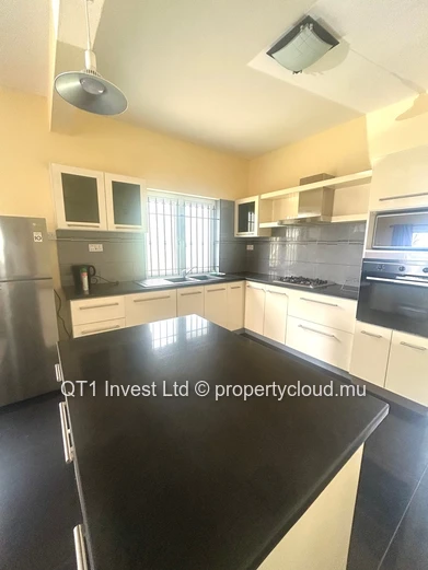 FURNISHED FAMILY VILLA FOR SALE – Grand Baie / Péreybère –