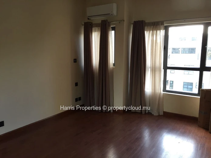 Élégant penthouse sur deux niveaux à vendre à Quatre Bornes
