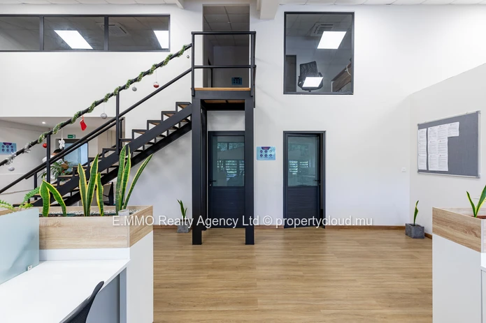 "Modern Full Furnished Office Space for Rent in Floréal with Parking and Air Conditioning - Only Rs 72,000!" (Sole Mandate)