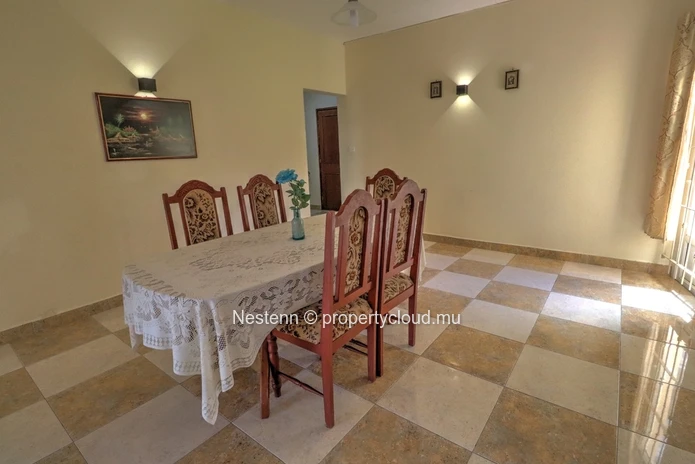 Maison au  rez-de-chaussée avec 3 chambres