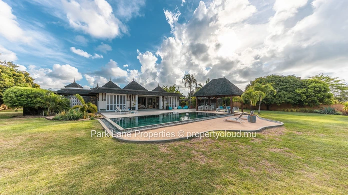 Single-storey luxury villa within the Tamarina Golf Estate, Tamarin