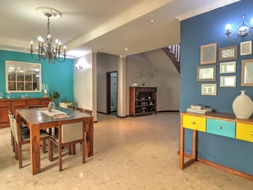 6 Bedroom House
