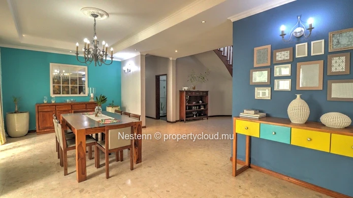 House of 6 bedrooms