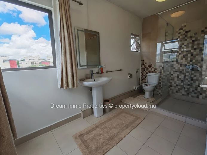 Location Superbe Penthouse En Duplex À Quatre Bornes – Ile Maurice