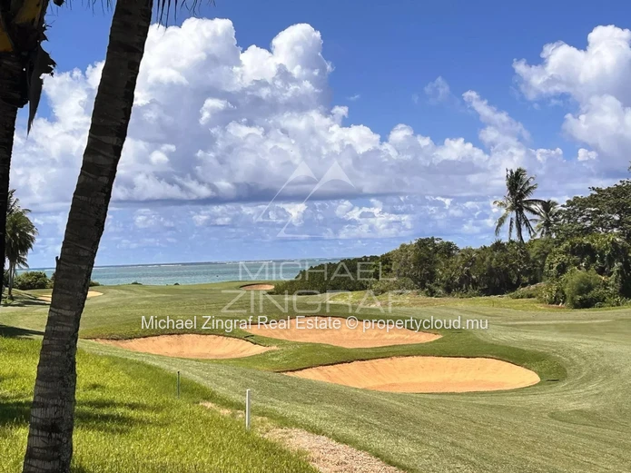 A serene haven with golf and sea view!