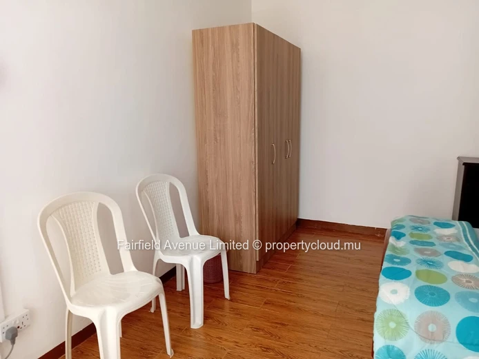 Appartement meublé à louer à Quatre Bornes, loyer incluant les factures : proche des facilites. Prix Rs 20 000.