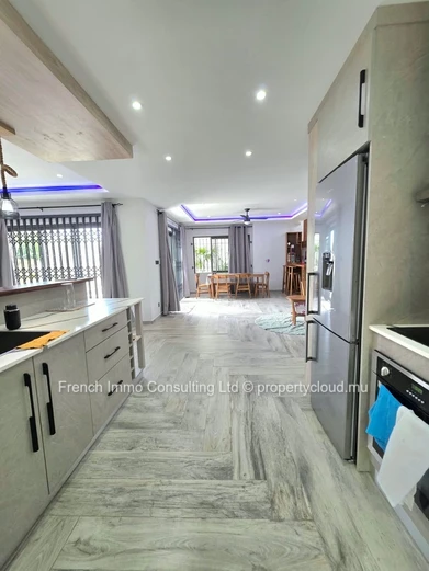 Villa de 4 chambres en location moyen terme a pereybere