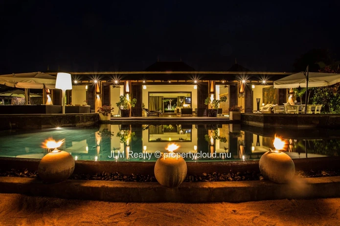 Luxury villa for sale with access to golf and beach club in Tamarin, Mauritius