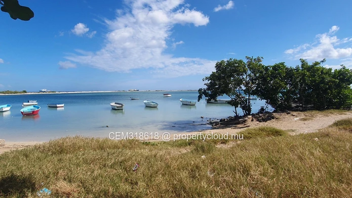 Propriété de Bord de Mer 36.37 Perches à Vendre – Baie du Tombeau 
