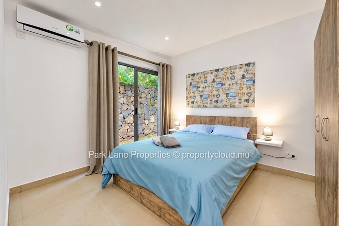 Villa contemporaine avec piscine et charme tropical