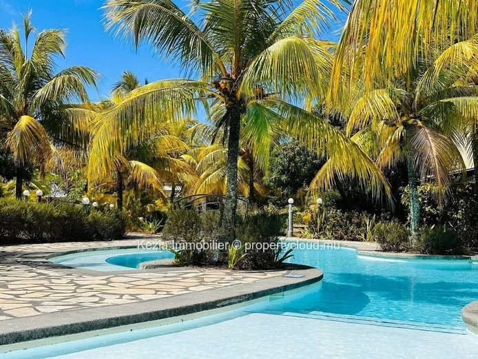 Unique Property Facing The Beach