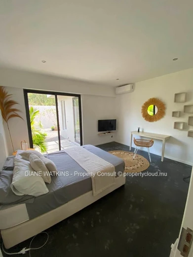 Villa Contemporaine Meublée de 4 Chambres avec Grand Jardin Tropical à Vendre à Bain Boeuf