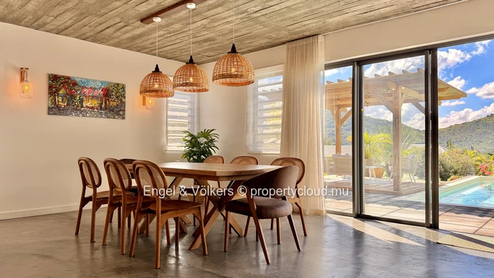 Contemporary Villa for Rent ust Steps from the Sea