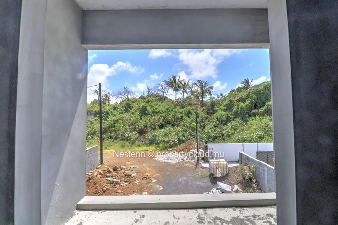 Villa duplex moderne avec 3 chambres à proximité des écoles et des commerces.