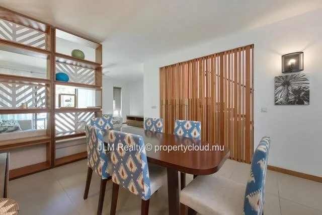 À vendre : Triplex de 3 chambres avec piscine commune à Pereybere, Île Maurice