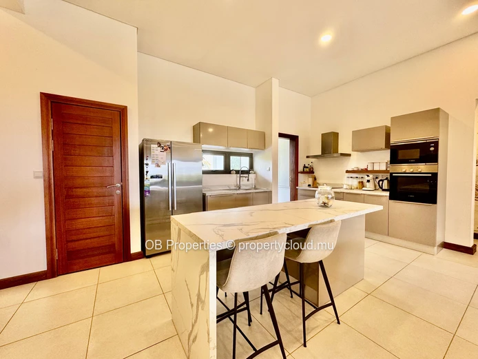 Exceptional 3-Bedroom Apartment with Sea View