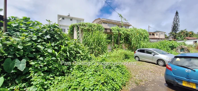 Exceptional Plot of Land in Curepipe – Prime Location with Endless Potential!