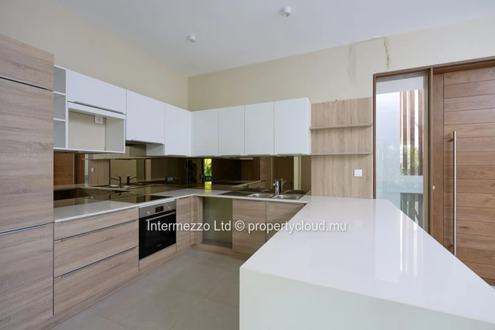 Appartement à Vendre Pointe aux Canonniers – Rooftop Privatif avec Piscine, Vue Mer, Résidence Premium | Accessible É...
