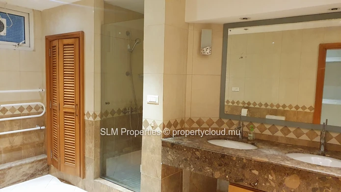 Floréal - Appartement en rez-de-chaussée de 185 m²