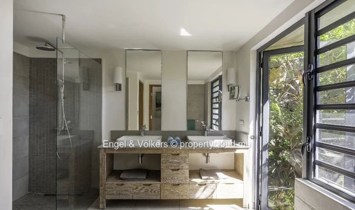 FOR SALE - Luxury 4-Bedroom En-Suite Villa in Black River