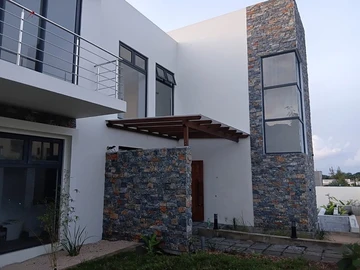 5 Bedroom Villa