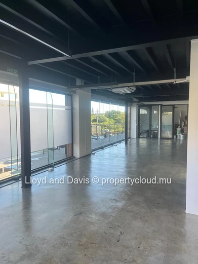 Commercial Space for Rent with Mezzanine Level