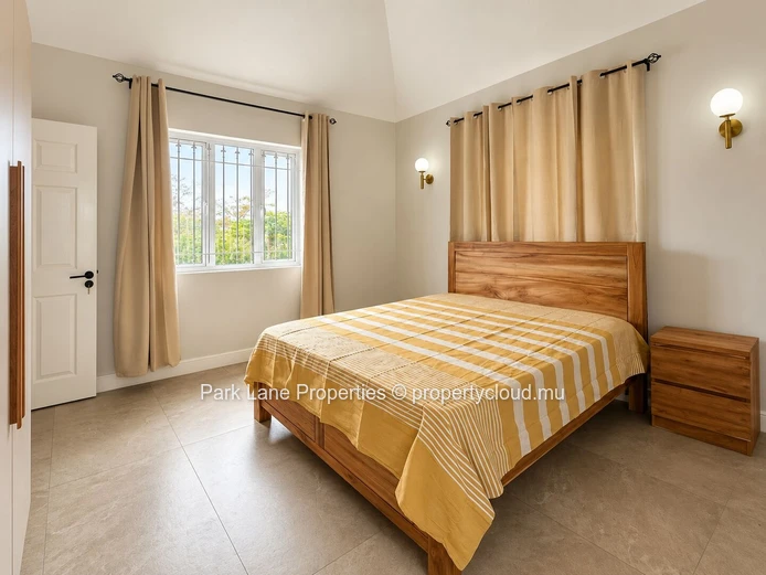 Spacious 4 bedroom family home for rent with pool and garden