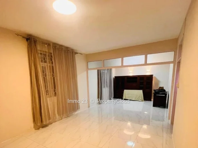 Houses / Villas - 4 bedrooms - Curepipe