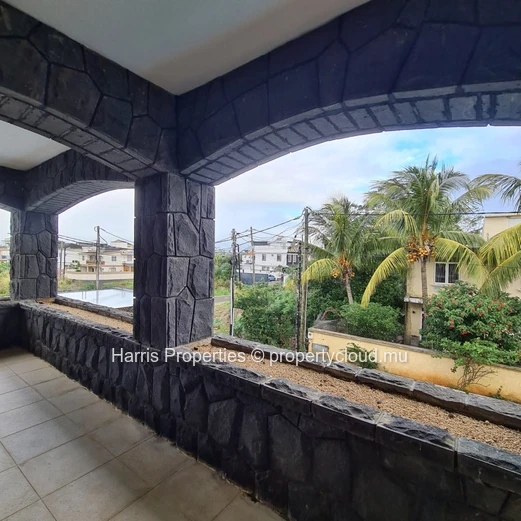 Bel appartement en premier etage à louer à Pointe aux Biches