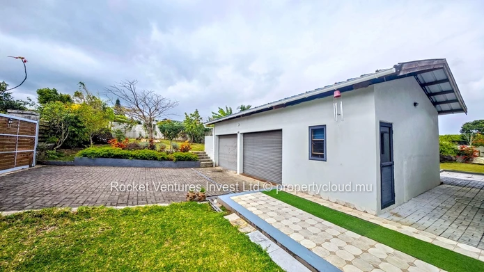VENTE - Villa de Prestige avec Piscine – 3 Chambres à Mont Piton