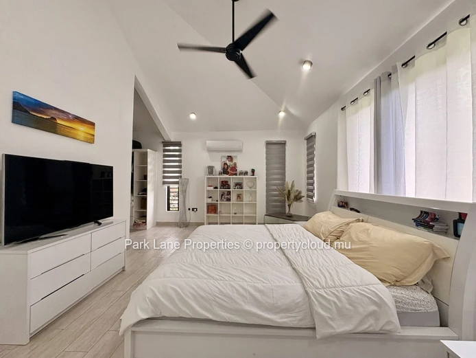 Modern Luxury Villa with Mountain Views and Private Pool in Tamarin