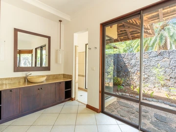 5 Bedroom Villa