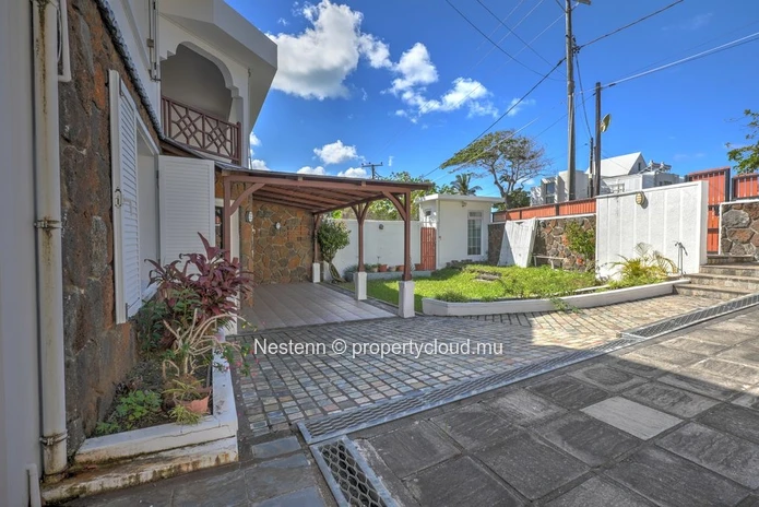 Maison familiale de 3 chambres avec piscine 