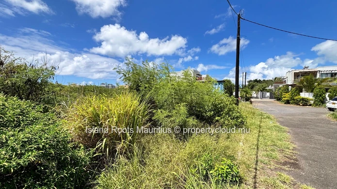 À VENDRE – Terrain Résidentiel à Péreybère.